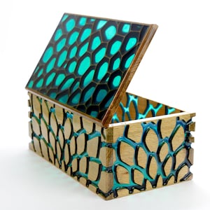 Necklace box made of epoxy and beech wood | Beautiful and Functional | handmade | Perfect for Jewelry and Trinkets | Home Décor and Storage